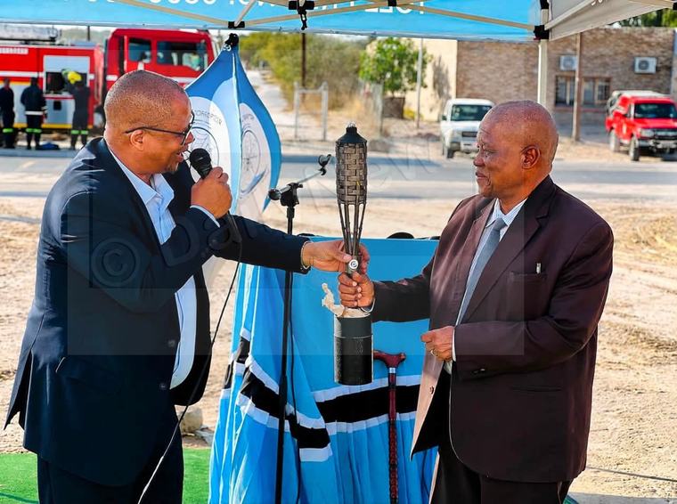 Bakgatla ba ikemela ka dinao