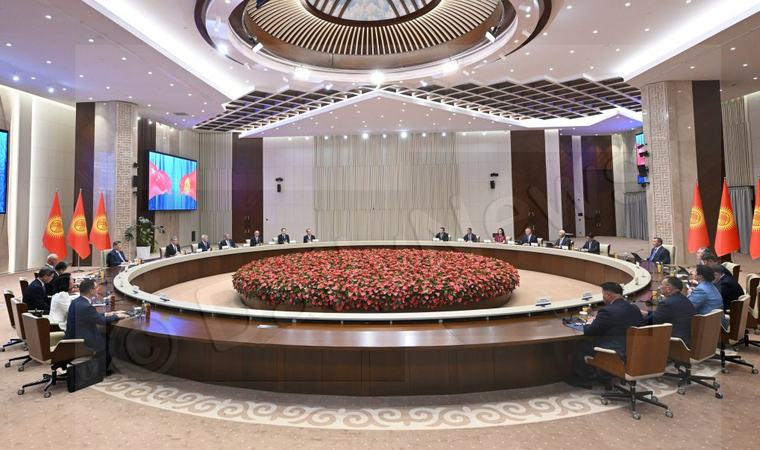 Xi attends welcome ceremony held by Kyrgyz President